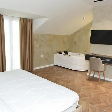Royal 4*