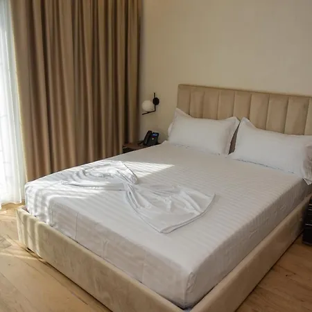 Royal 4*